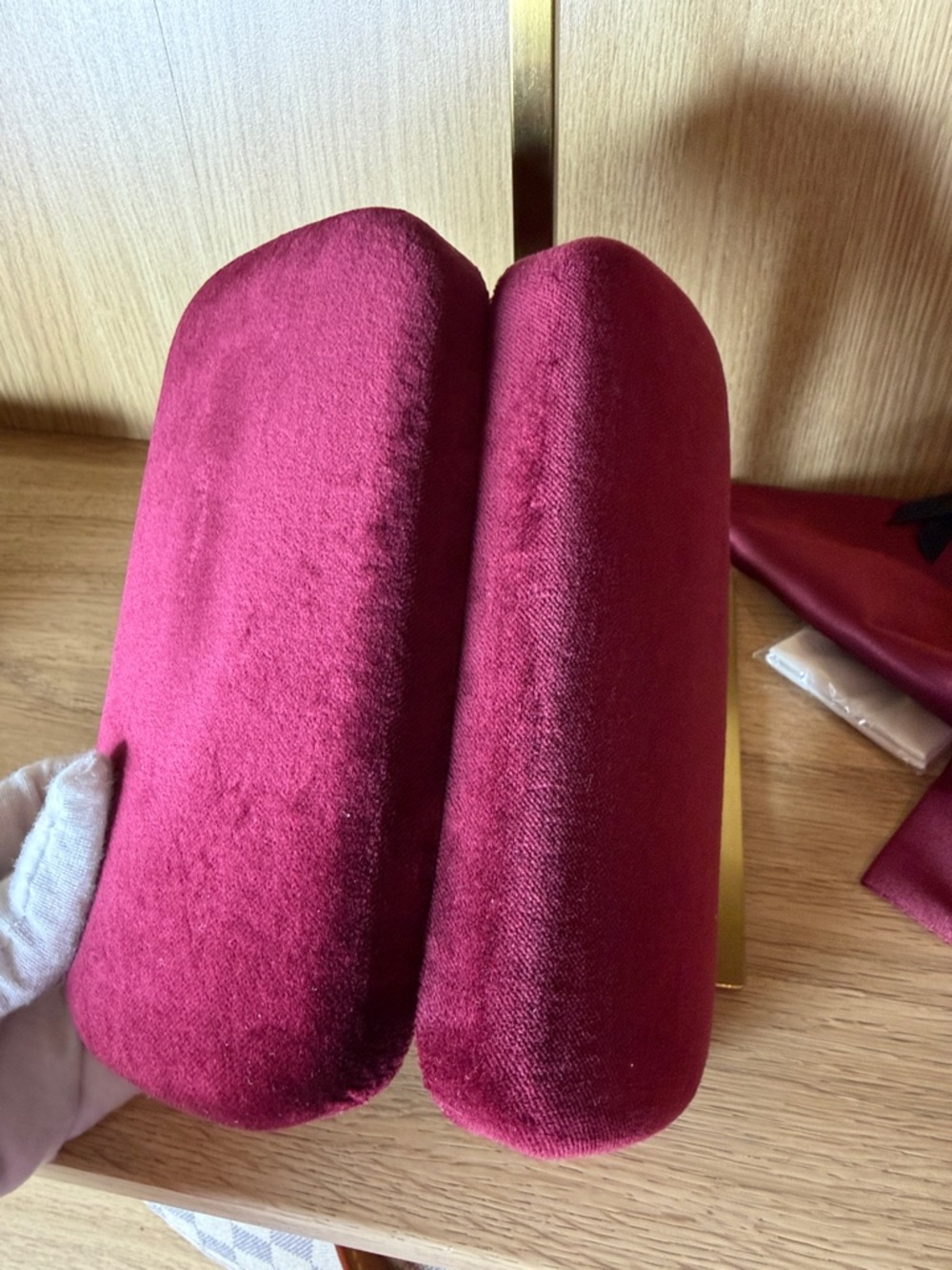 Gucci Velvet Eyewear Case in Deep Rose and Peach. Case , dust bag and wipe cloth - Picture 4 of 7